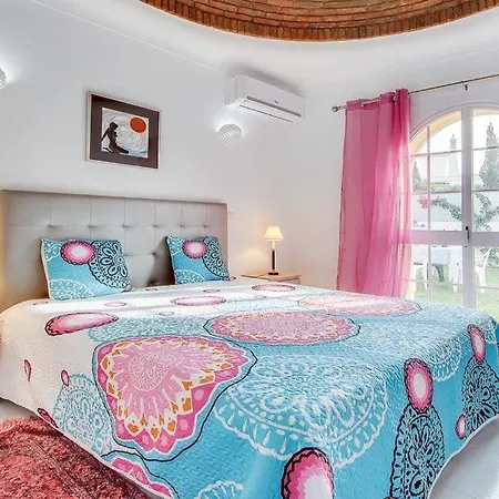 Gale Sleeps 6 Pool Air Con Wifi Patroves