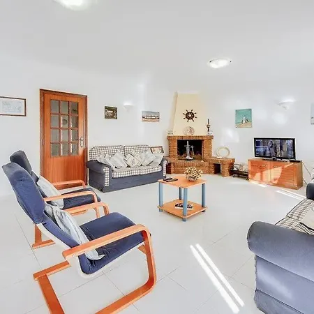 Gale Sleeps 6 Pool Air Con Wifi Patroves