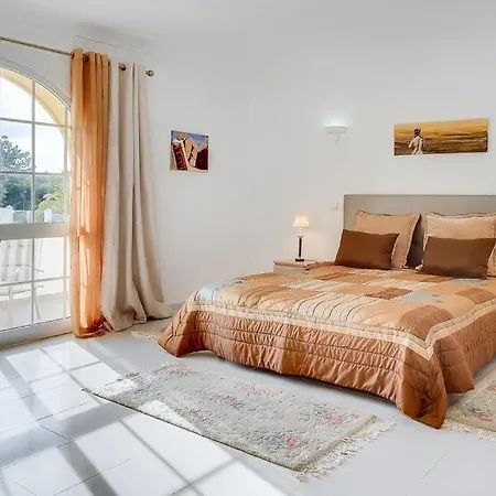 Gale Sleeps 6 Pool Air Con Wifi Patroves